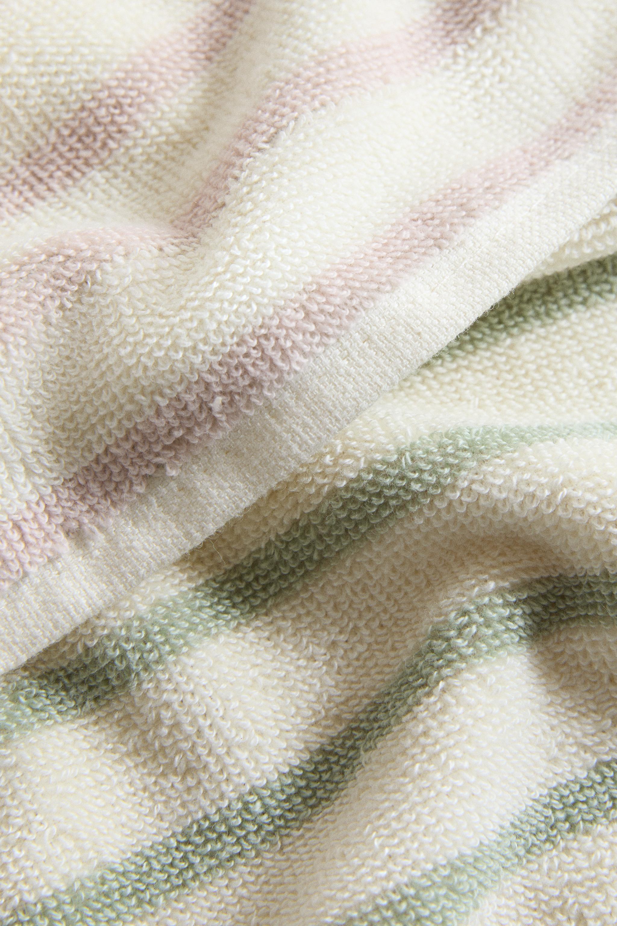 KIDS’ REVERSIBLE STRIPED BATH TOWEL